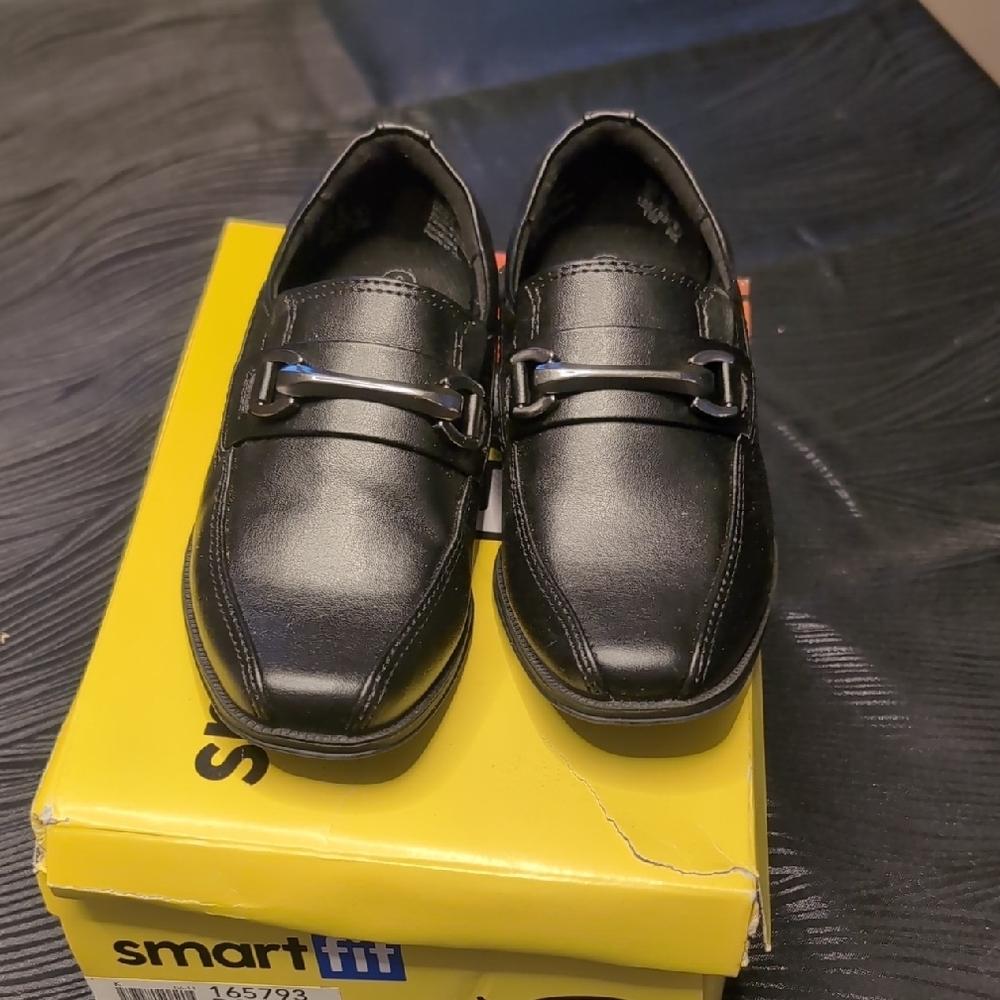 Smart Fit Black Dress Shoes with Decorative Hardware